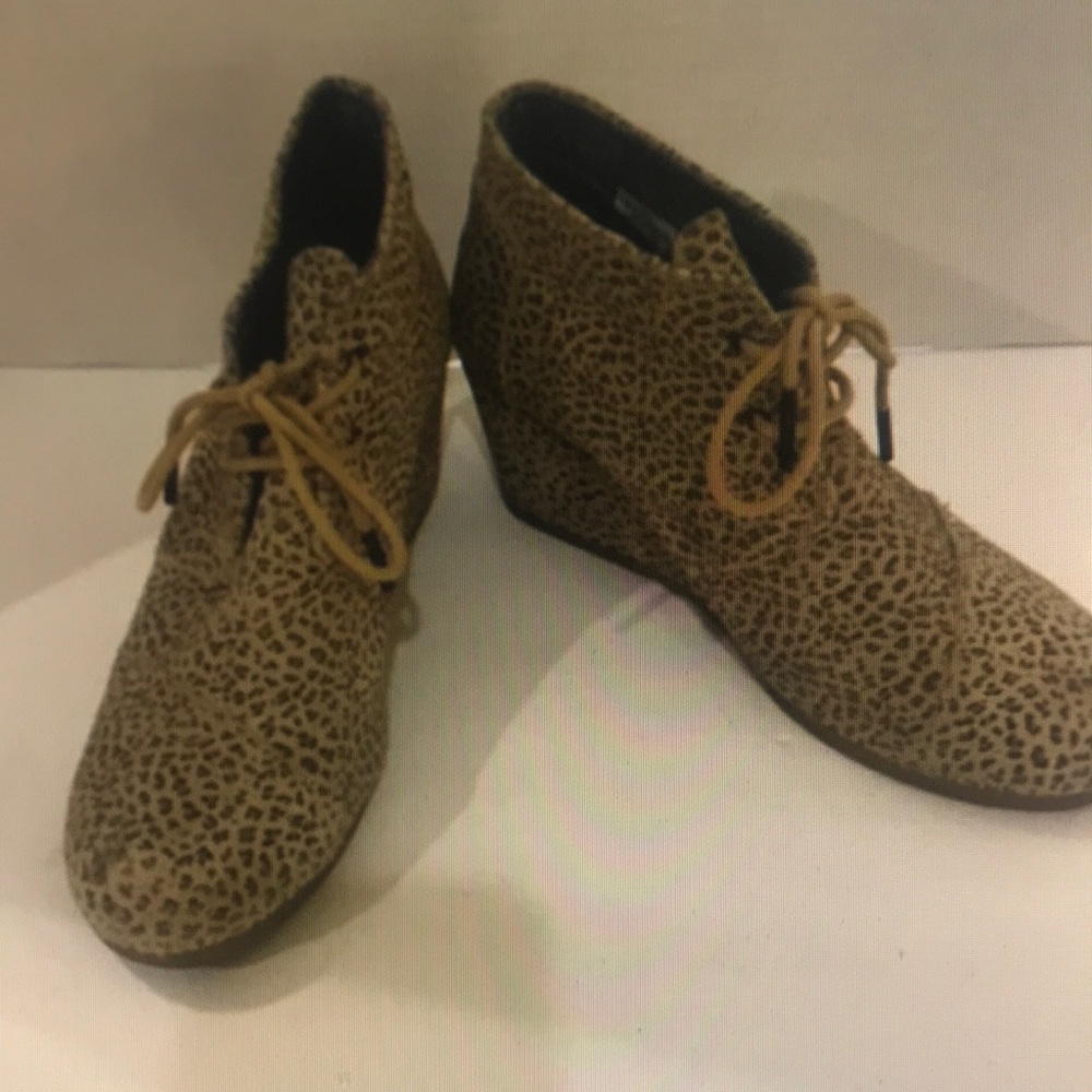 Toms kala cheetah print lace up wedge hill ankle booties